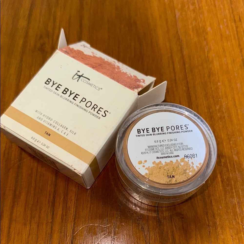 IT Cosmetics Bye Bye Pores Powder in Tan